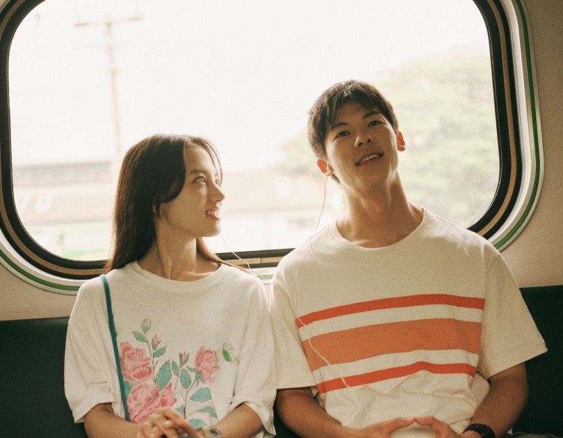 ‘청춘 18X2 너에게로 이어지는 길’ 스틸컷. 네이버 영화 ‘청춘 18X2 너에게로 이어지는 길’(2024)