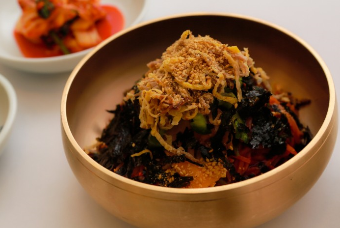 이북식 만두를 중심으로 칼국수, 온반, 전, 수육 등 다양한 메뉴를 맛볼 수 있는 ‘깡통만두’. 사진 네이버 지도 깡통만두 업체 등록 사진 