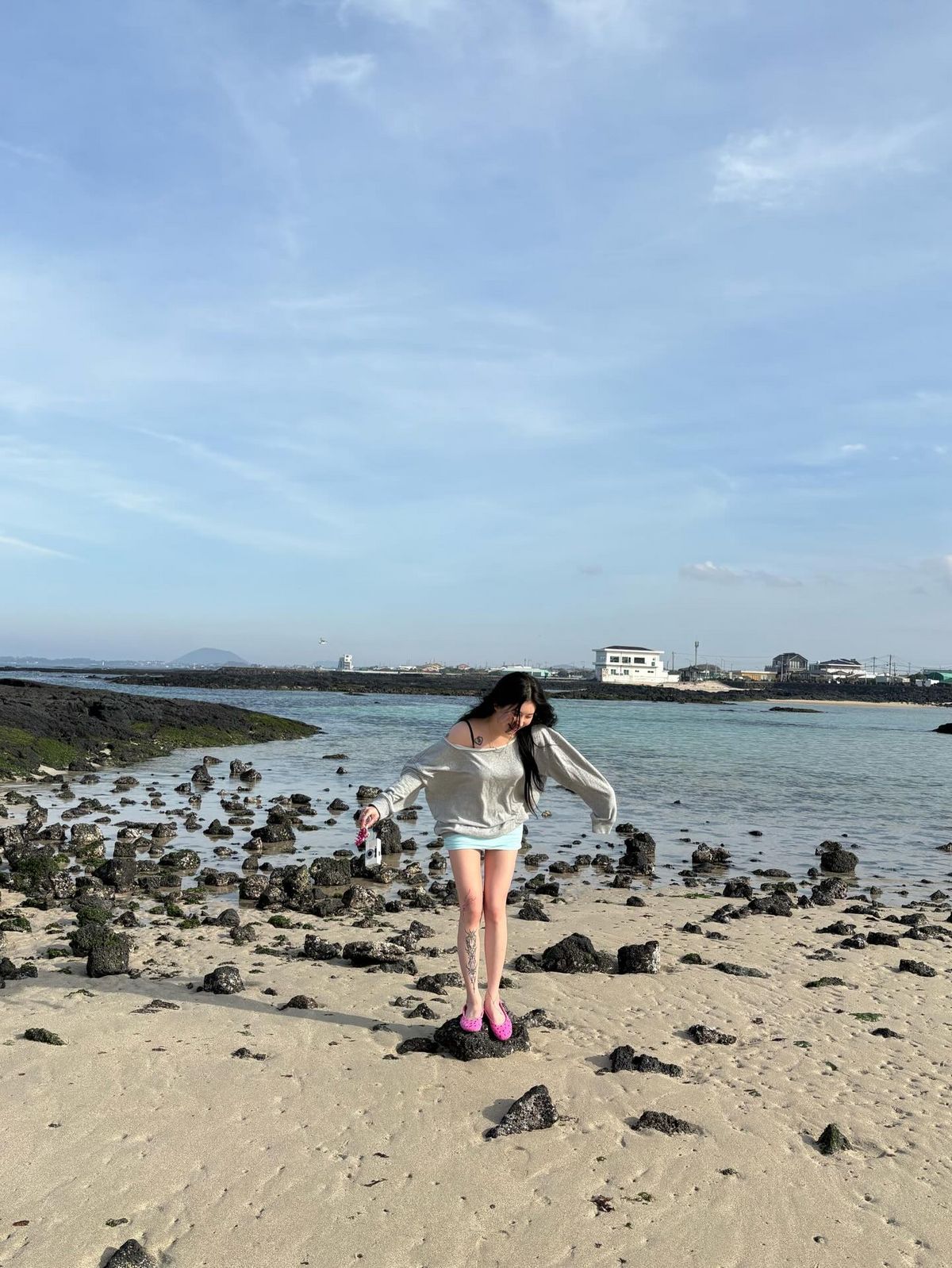 백예린의 플랫 슈즈 코디. 인스타그램 @yerin_the_genuine