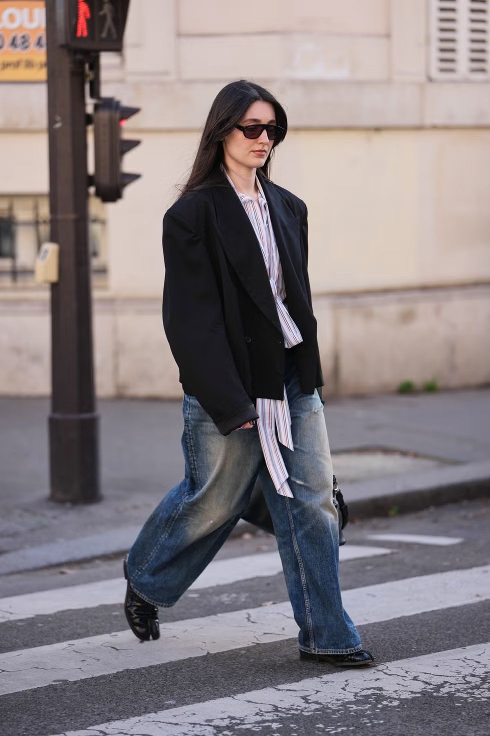 와이드 청바지에 잘 어울리는 자켓 | Edward Berthelot//Getty Images