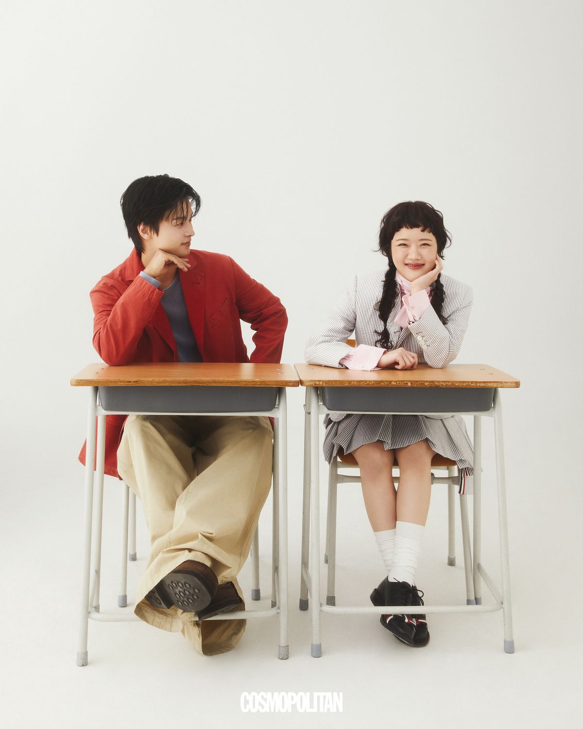 (차학연)재킷, 니트 톱, 팬츠 모두 Ferragamo. 반지 Tom Wood. 슈즈 스타일리스트 소장품. (김향기)재킷, 미니스커트, 슈즈 모두 Thom Browne. 셔츠 Kenzo. 프린팅 슬리브리스 Moschino. 양말 스타일리스트 소장품.