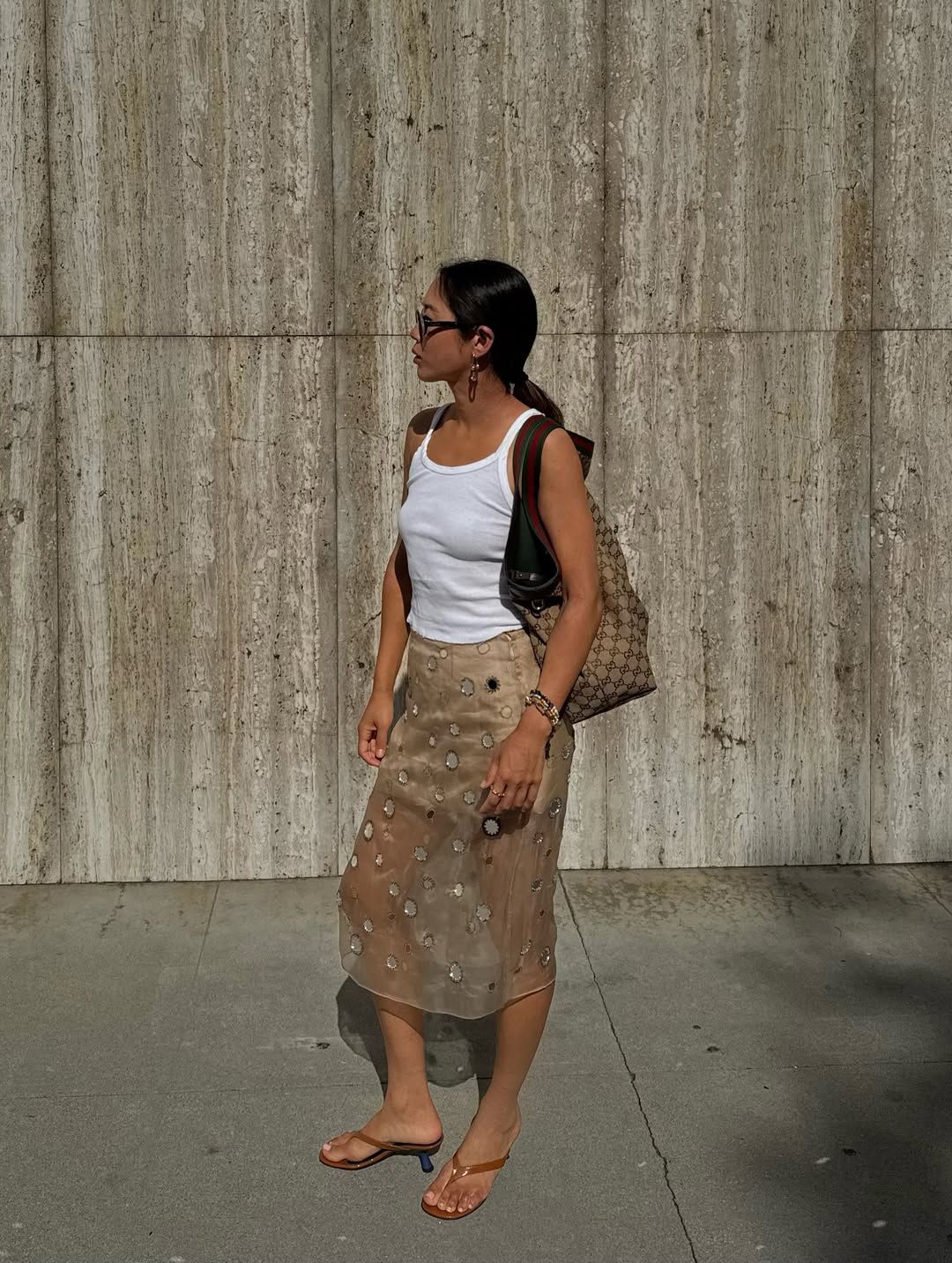 장식 시스루 치마를 착용한 패션 인플루언서 아미송 인스타그램 @aimeesong