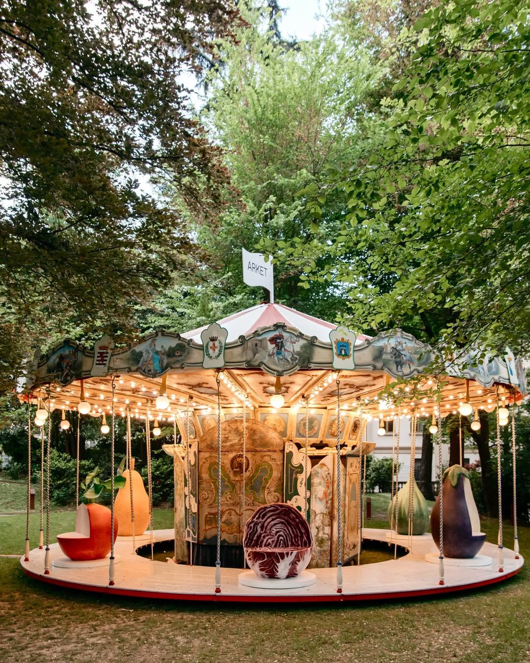 밀라노 디자인 위크 2026 아르켓 전시 | 인스타그램 @arketofficial