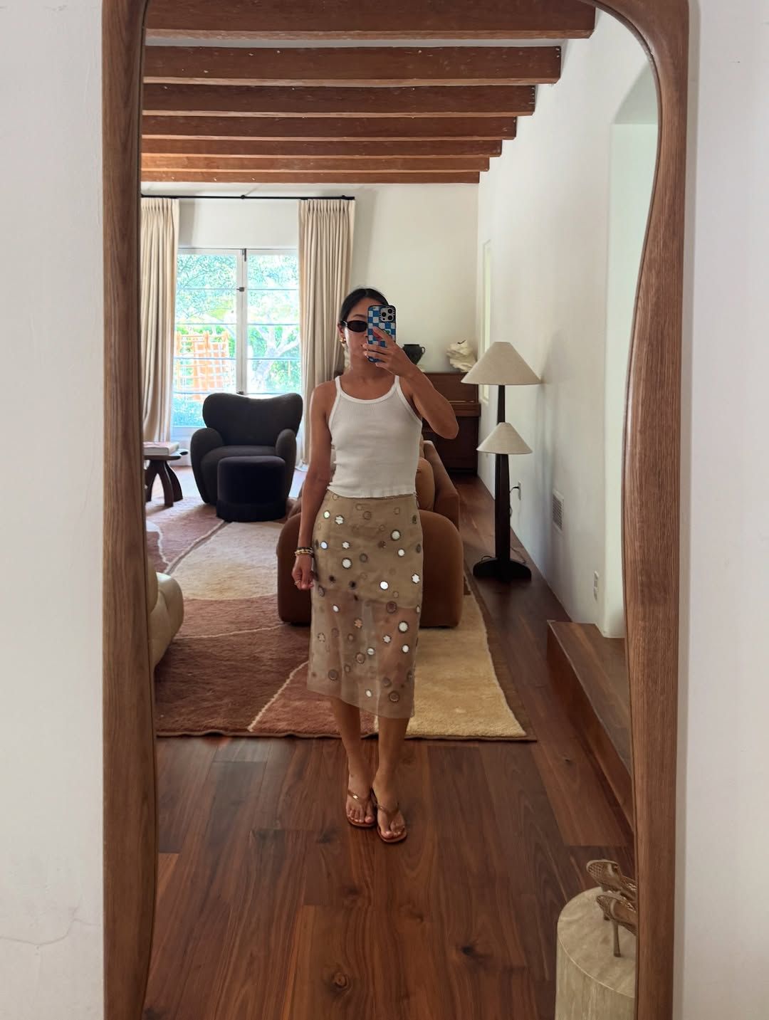 장식 시스루 치마를 착용한 패션 인플루언서 아미송 인스타그램 @aimeesong