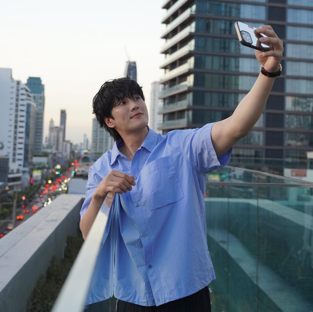 유미의 세포들에 출연한 안보현의 여름 코디. 인스타그램 @bohyunahn