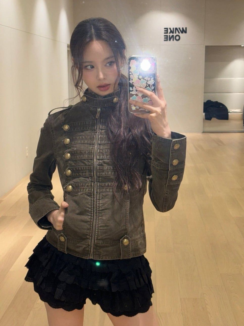 인스타그램 @izna_offcl 