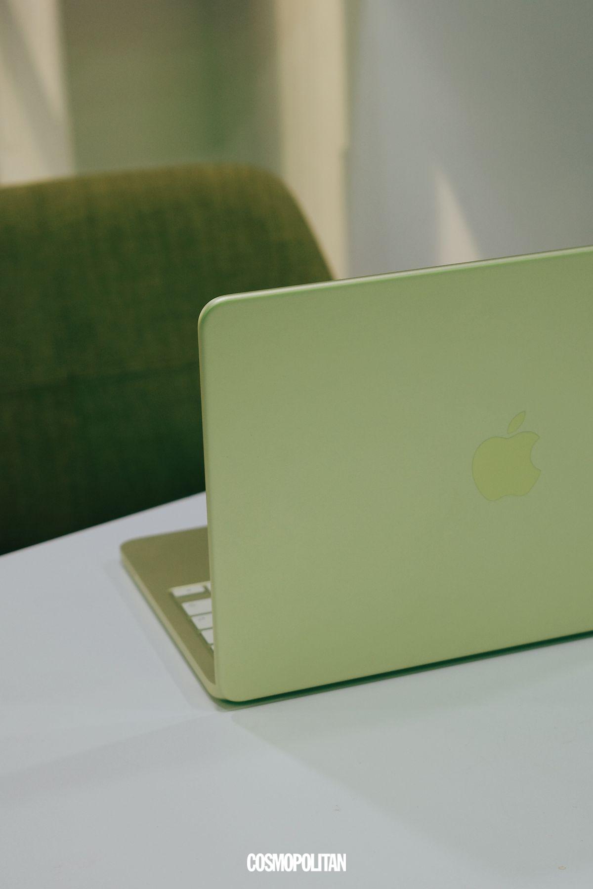 보기만해도 싱그러운 시트러스 컬러의 애플 맥북 네오.