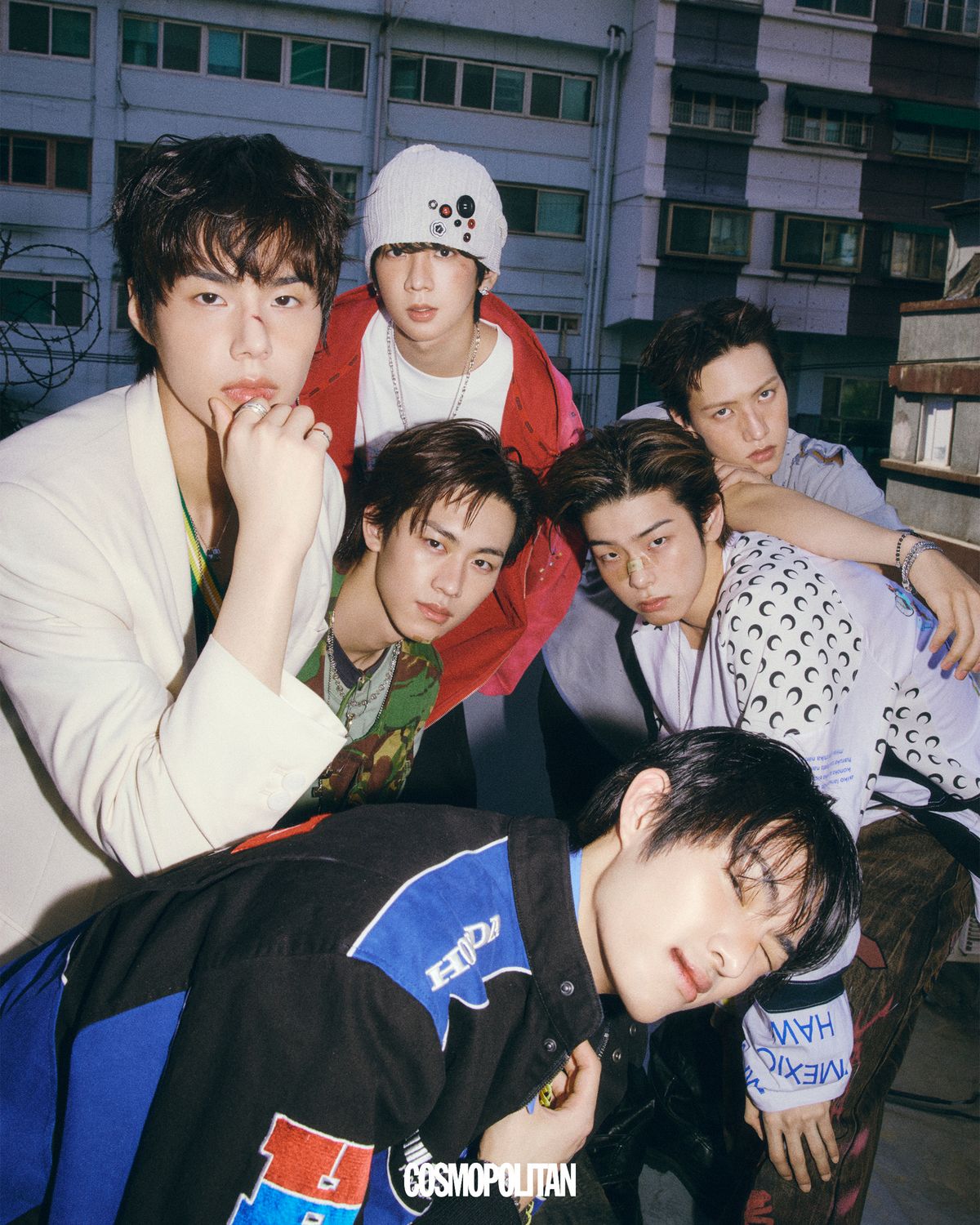 (왼쪽부터, 황성빈) 블레이저 Coach. 벨벳 톱 Glacierboy. 팬던트 네클리스 Bulletto. 링 모두 스타일리스트 소장품. (박석준) 카모 베스트 None by vass. 맨투맨 Facetasm by vass. 네클리스 모두 Bulletto. 네이비 티셔츠 아티스트 소장품. (남성모) 후드, 티셔츠 모두 Good Brand. 네크리스 모두 Bulletto. 팬츠 Vison of Super. 비니 스타일리스트 소장품. (김도균) 롱슬리브 톱 Marine Serre. 팬츠 Sankuanz by Adekuver. 십자가 네클리스 Bulletto. (조성일) 레더 팬츠 We11done. 브레이슬릿 모두 Diesel. 티셔츠 스타일리스트 소장품. (윤예찬) 모토사이클 재킷 Honda. 블루 셔츠 Youser. 팬츠 MEDM. 타이 스타일리스트 소장품. 브레이슬릿 아티스트 소장품.