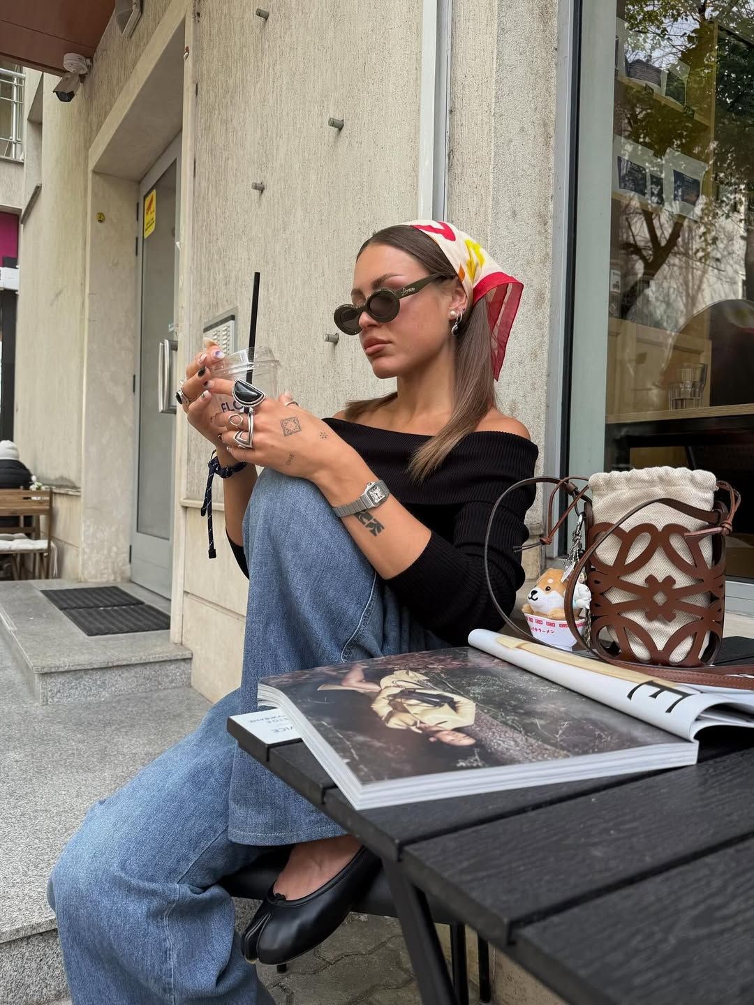 패션 인플루언서 올리비아 허스트 , 오프숄더 패션 | 인스타그램 @_olhirst_