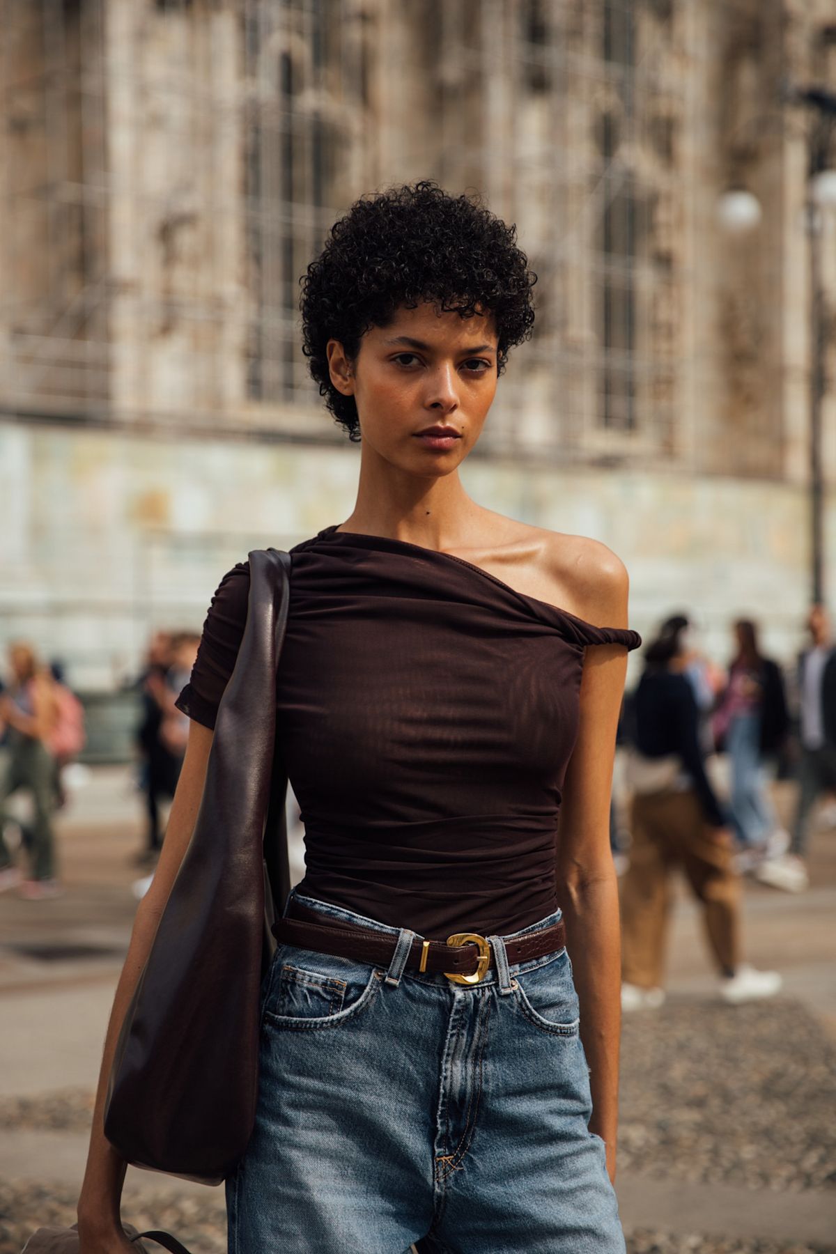 스트레이트 체형, 오프숄더 패션 | 출처 아이맥스트리