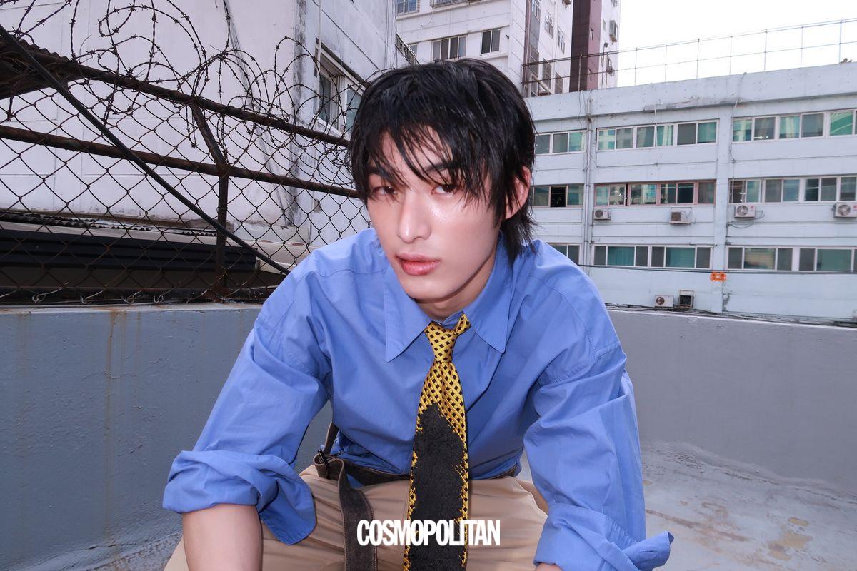 서로를 찍어주는 82메이저 예찬과 석준. 사진 코스모폴리탄