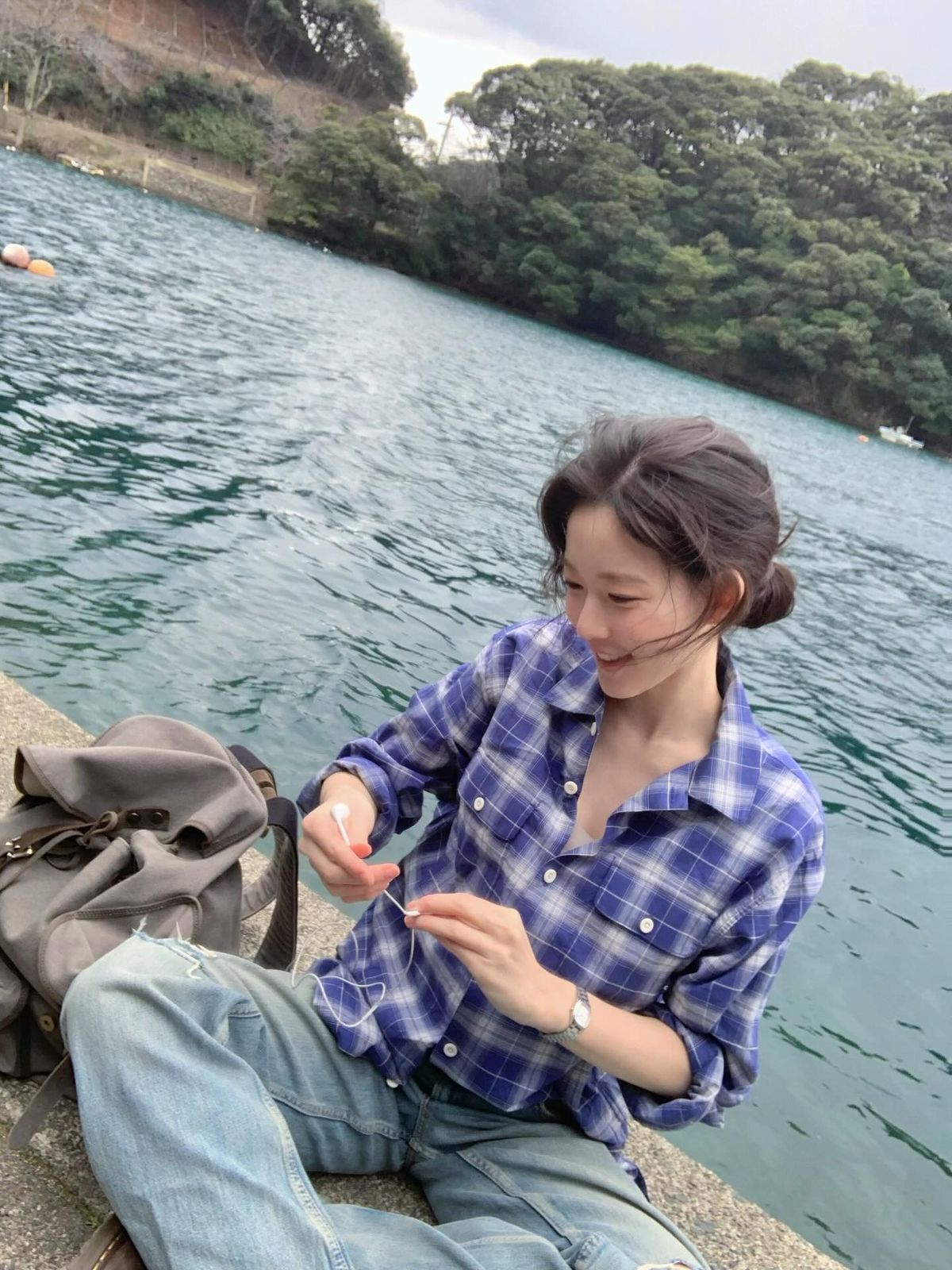 최윤지의 체크 패턴 코디. 인스타그램 @yoonjiiii
