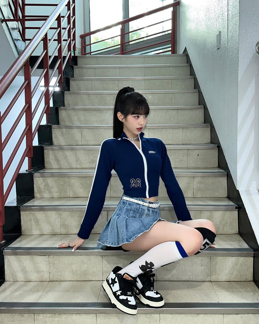 청치마를 입은 장원영. 사진 인스타그램 @for_everyoung10