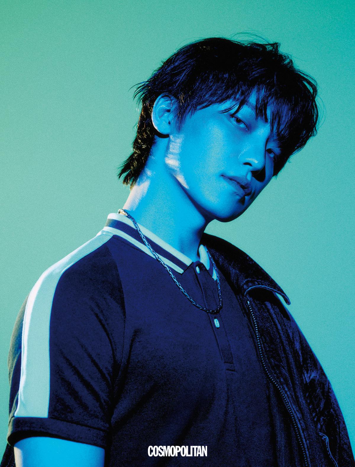 데님 보머 재킷 Juun.J. 피케 셔츠, 목걸이 스타일리스트 소장품.