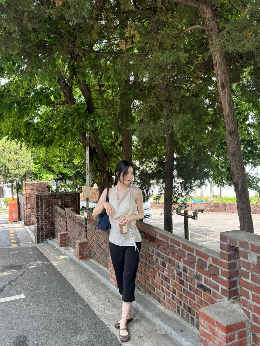 채령 카울넥 패션 | 인스타그램 @chaerrry0