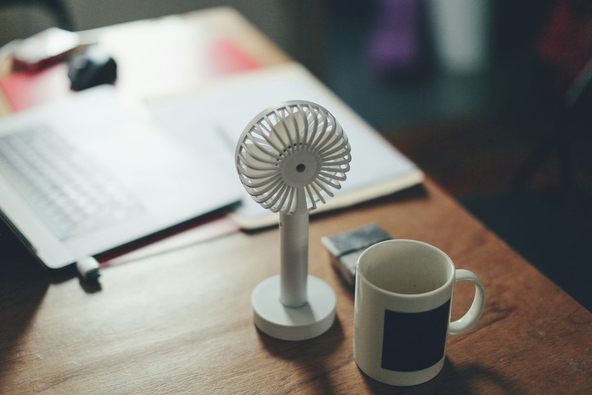 휴대용 선풍기 | 출처 unsplash, Siniz Kim