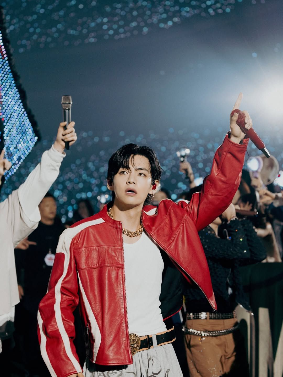 BTS 뷔 패션 | 인스타그램 @thv, @bts.bighitofficial 
