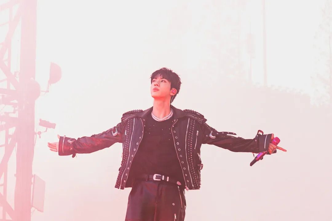 BTS 진 패션 | 인스타그램 @jin, @bts.bighitofficial 