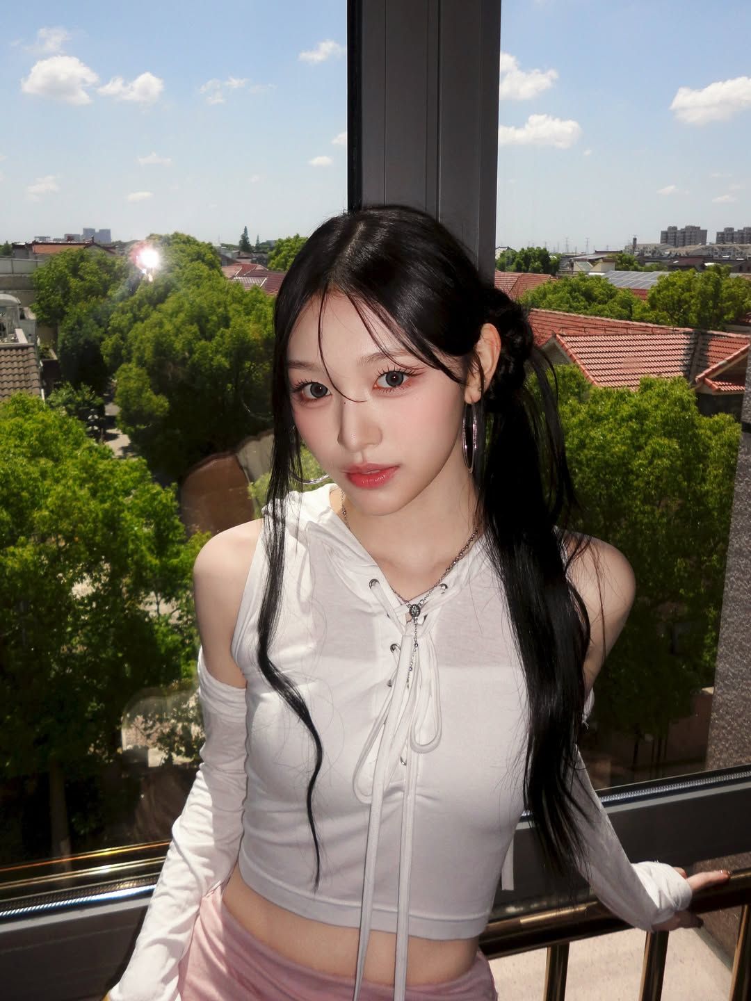 여름에 따라 입기 좋은 리센느 데일리룩. 사진 리센느 SNS.