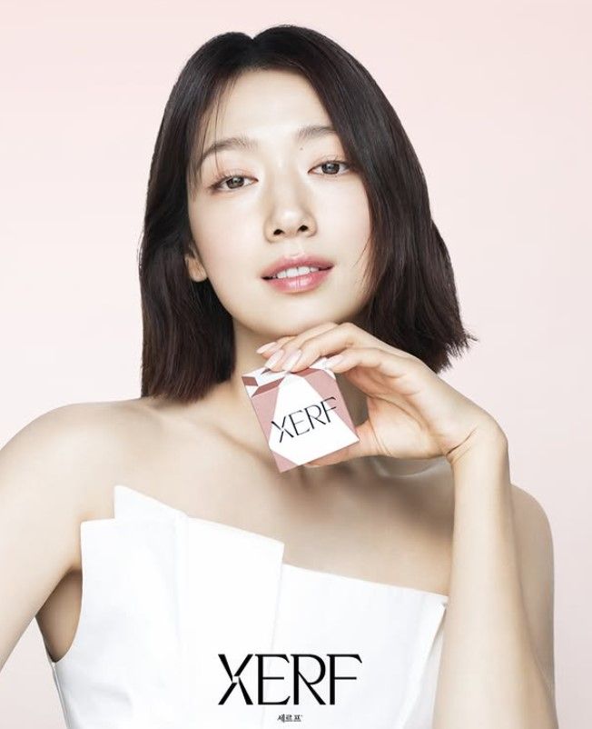 세르프 모델인 박신혜. 