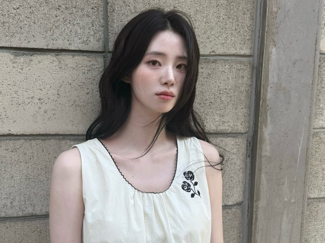 신시아, 여름 화이트 민소매 원피스 패션 | 인스타그램 @shinsiaa_