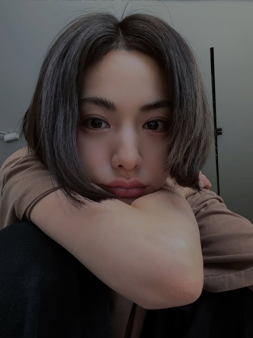 눈썹 앞쪽 1cm에 힘을 준 나나 식 눈썹 메이크업 l 인스타그램 @jin_a_nana