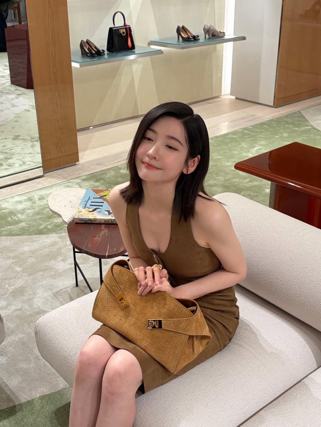 박지현, 레이어드 컷 헤어 스타일 | 인스타그램 @voyavivirel