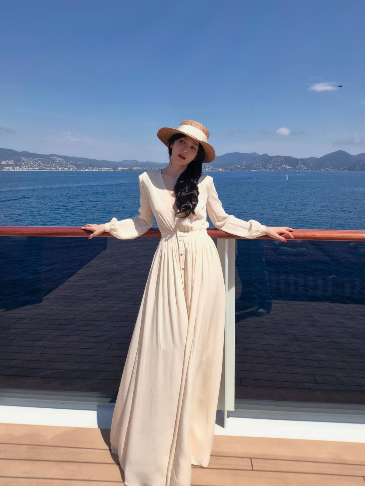 송혜교의 밀짚 모자 스타일링. 인스타그램 @kyo1122