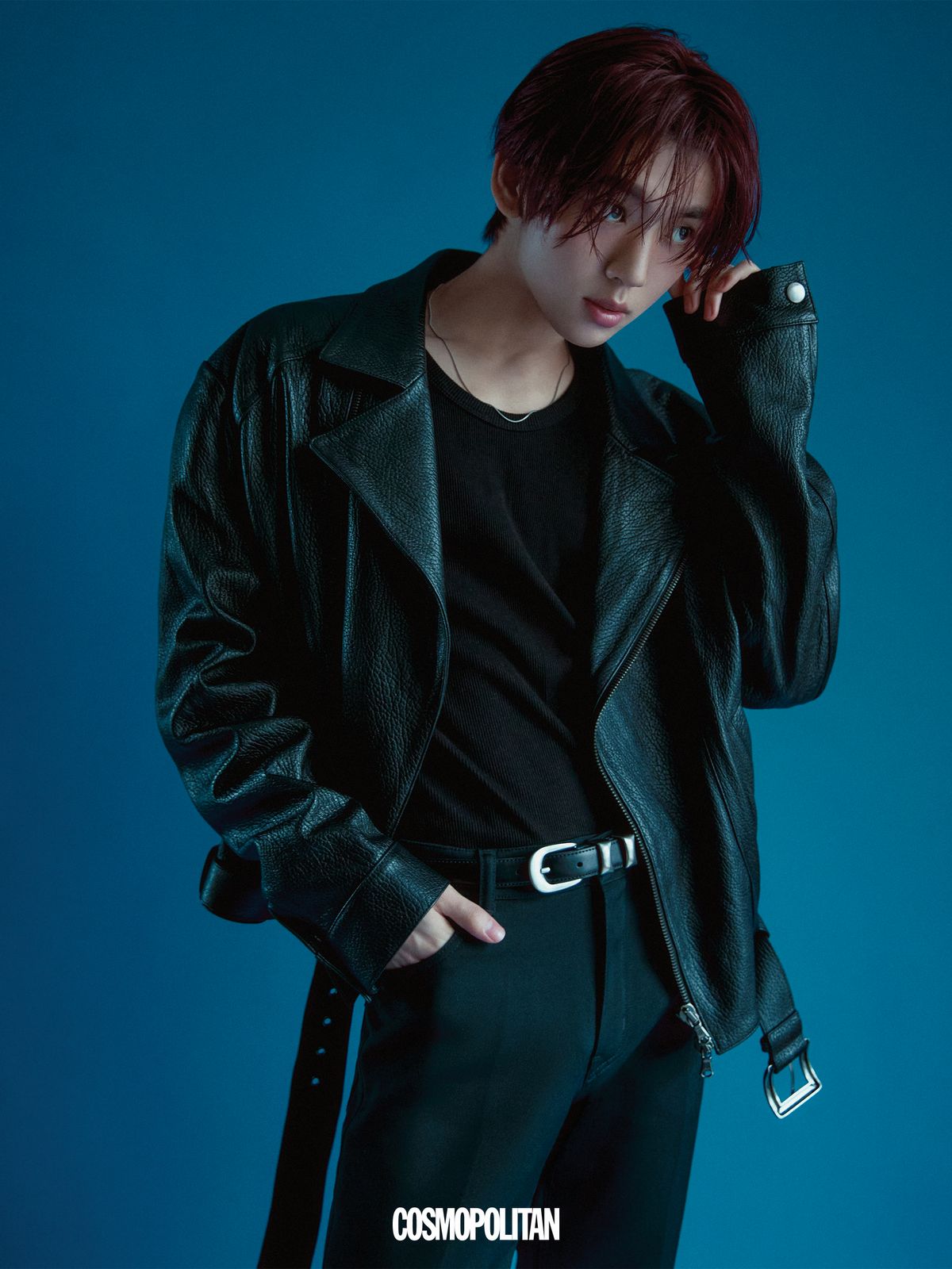 레더 바이커 재킷 Recto. 팬츠 Courrèges. 슬리브리스 톱, 벨트, 목걸이 스타일리스트 소장품.
