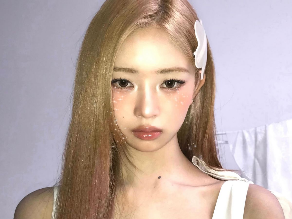 입술 안쪽부터 차오르는 듯한 윤기를 더한 레이 ㅣ 인스타그램 @reinyourheart