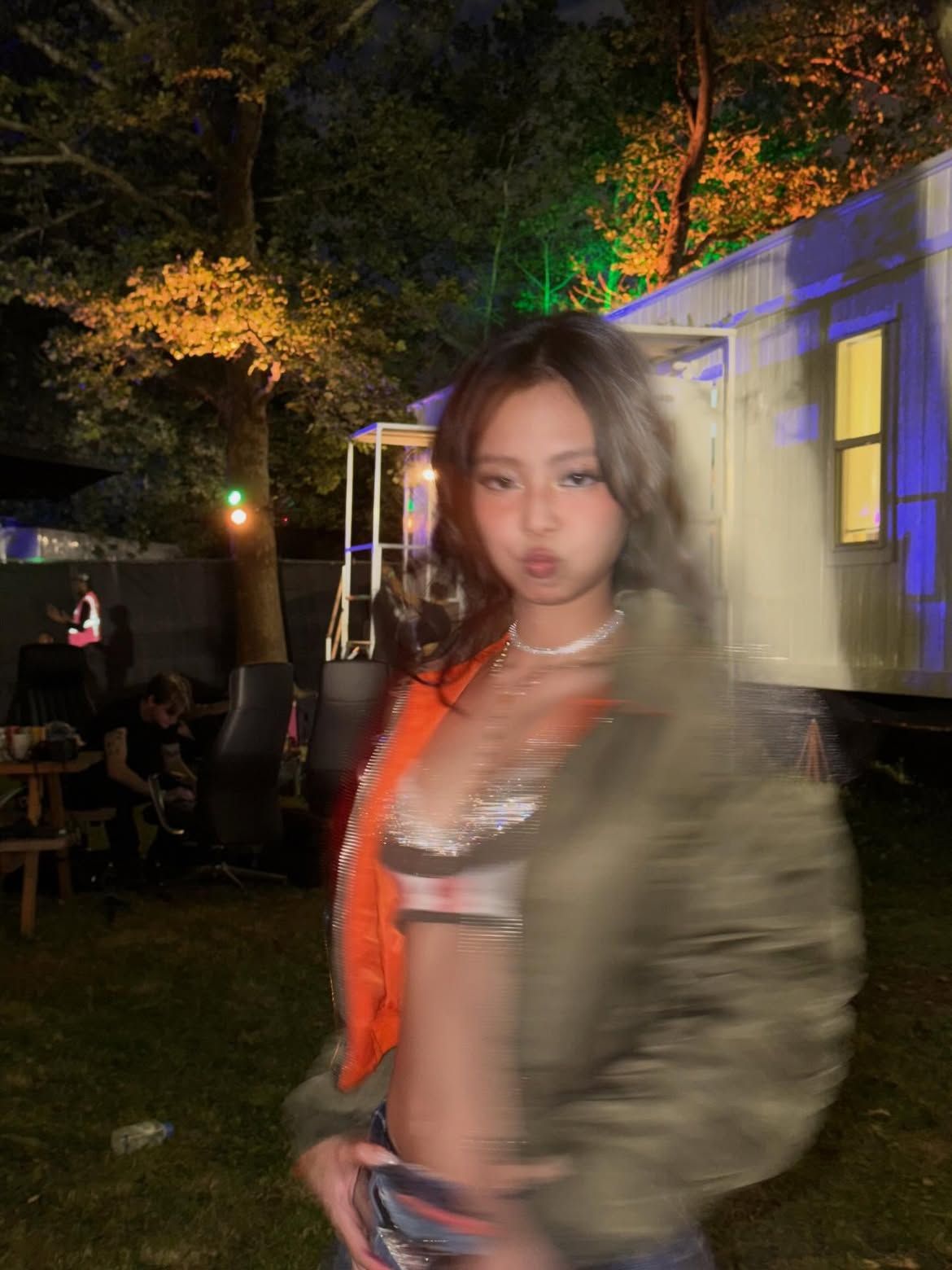 선키스트 톤에 블러셔를 더한 제니 ㅣ 인스타그램 @jennierubyjane 