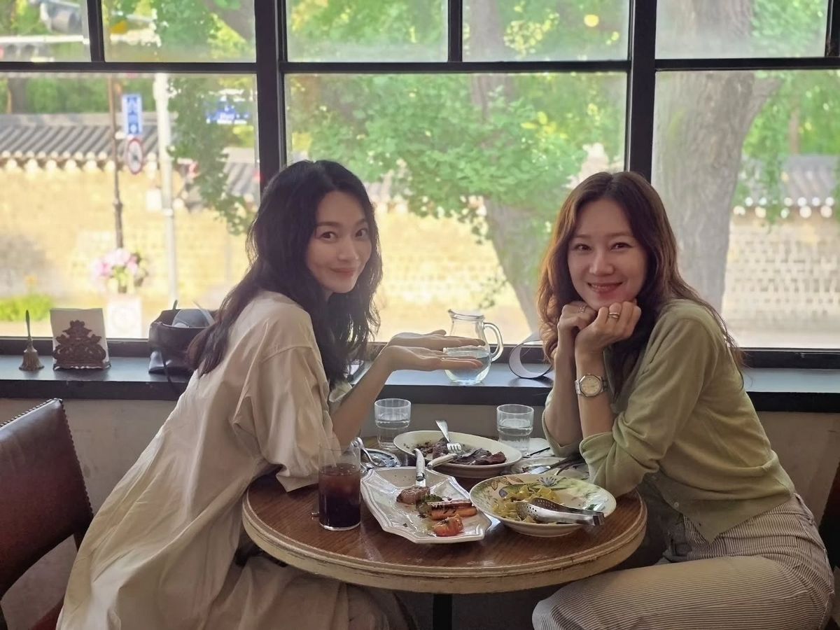 공효진, 신민아 패션 | 인스타그램 @ament_official