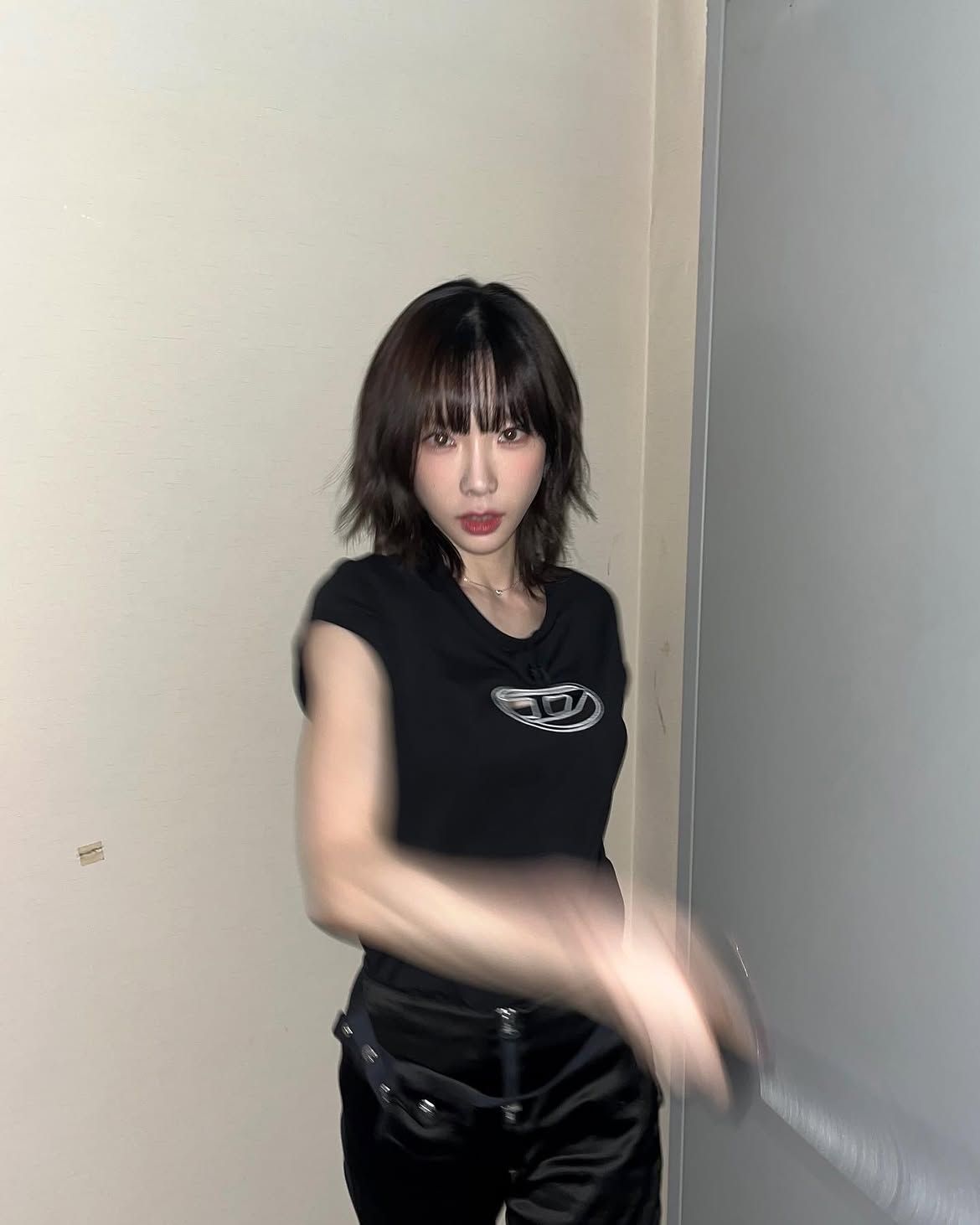비 올 때마다 쉽게 부스스해지는 레이어드 단발 ㅣ 인스타그램 @taeyeon_ss
