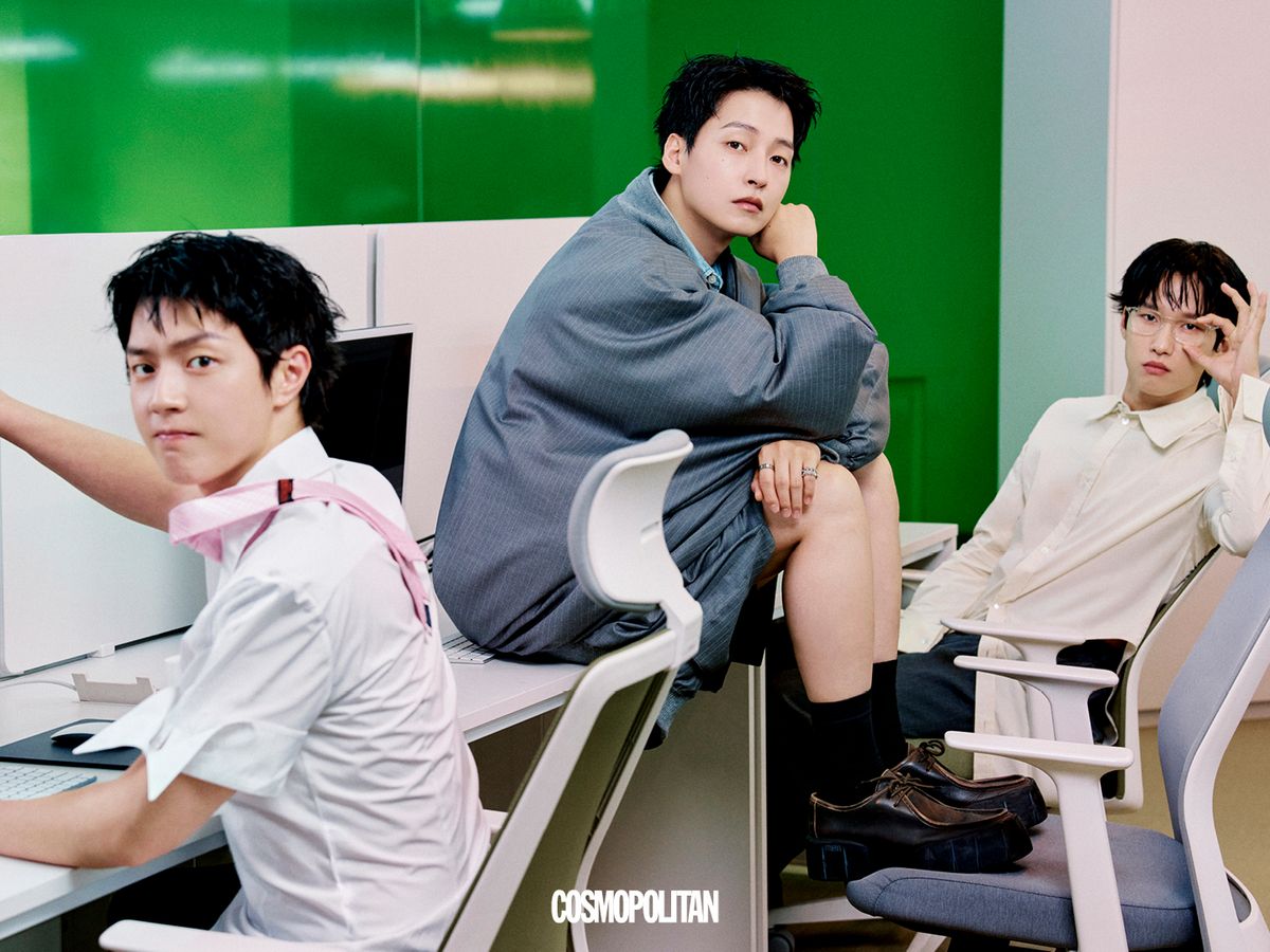 (왼쪽부터) (강준규) 셔츠 Mtw. 쇼츠 Ordinary People. 타이, 반지 스타일리스트 소장품. (임지호) 셔츠, 블레이저, 팬츠 모두 Moonhong. 슈즈 디젤(Diesel), 양말 스타일리스트 소장품. (이상준) 셔츠, 팬츠 모두 Neu-In. 안경 Therasia.