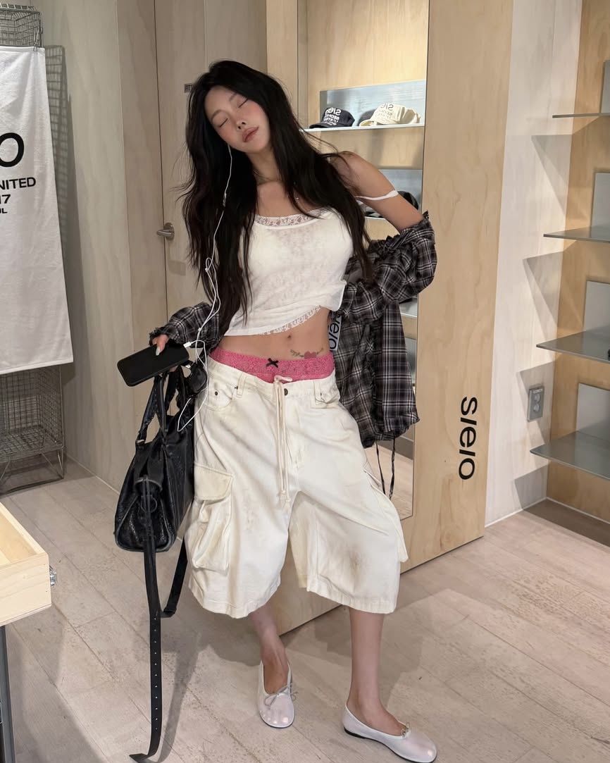 레이스 팬티 새깅 스타일 | 인스타그램 @bemyoung 