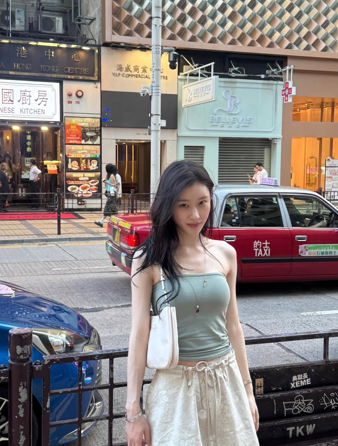 있지 채령 여름 튜브탑 패션 | 인스타그램 @chaerrry0