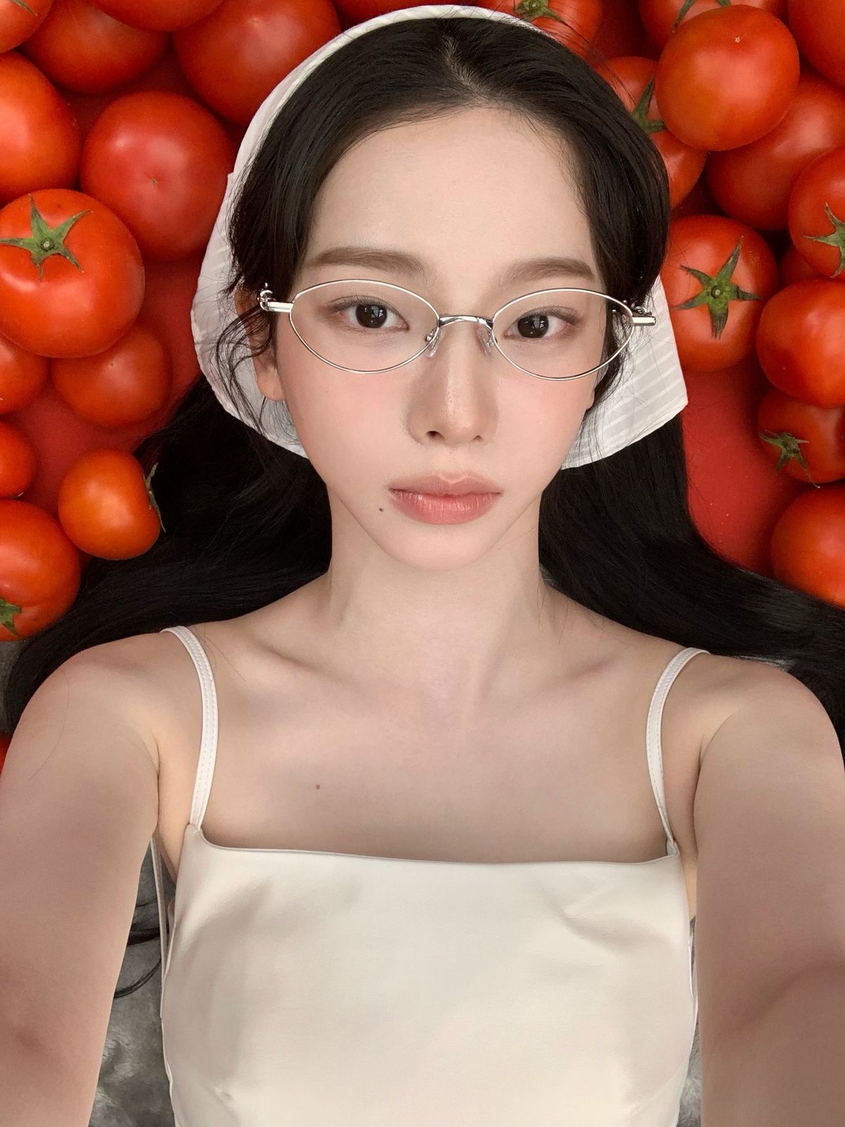 카리나의 토마토 코어 메이크업. 인스타그램 @katarinabluu