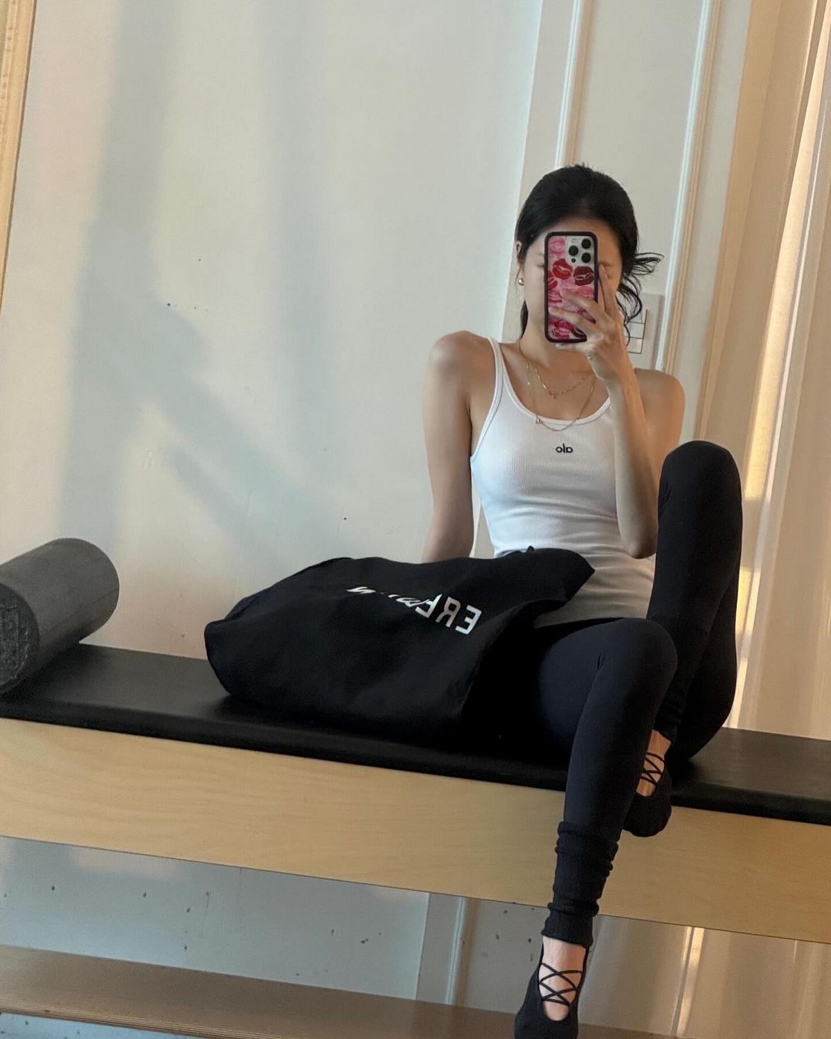 손나은 민소매 패션 | 인스타그램 @marcellasne_