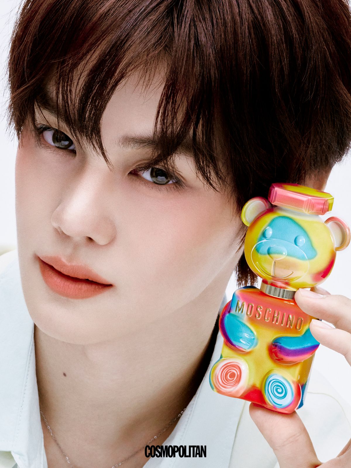 베르가모트, 오렌지, 크리미한 밀크 어쿼드, 머스크가 만들어 내는 상큼달콤한 향, 토이 2 구미 100ml 15만3천원. 셔츠 Cargobros.