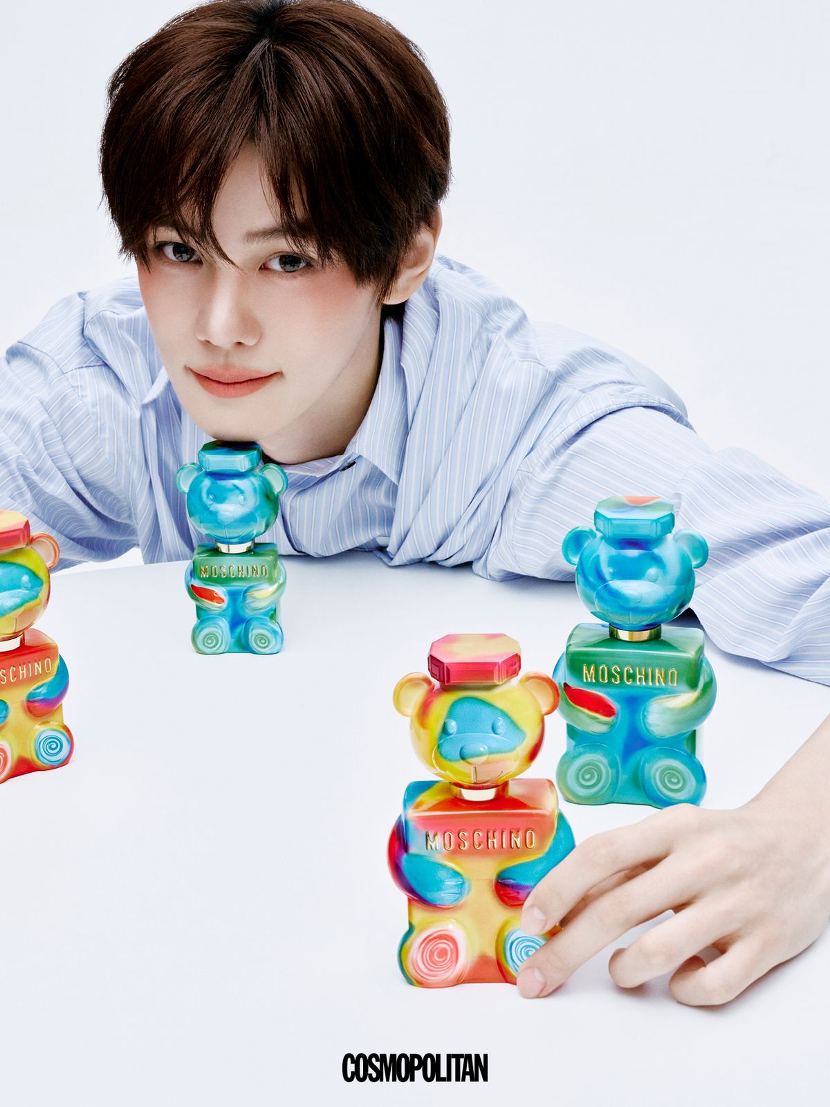  토이 2 구미(노란 보틀) & 야미(블루 보틀) 30ml 8만2천원, 100ml 15만3천원, 모두 Moschino beauty. 셔츠는 Rokh.