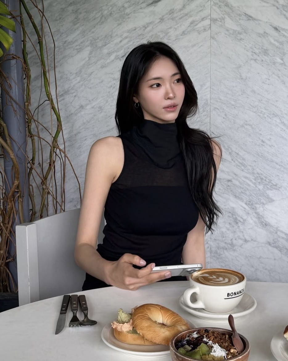카울넥 스타일링 | 인스타그램 @hyundipark 