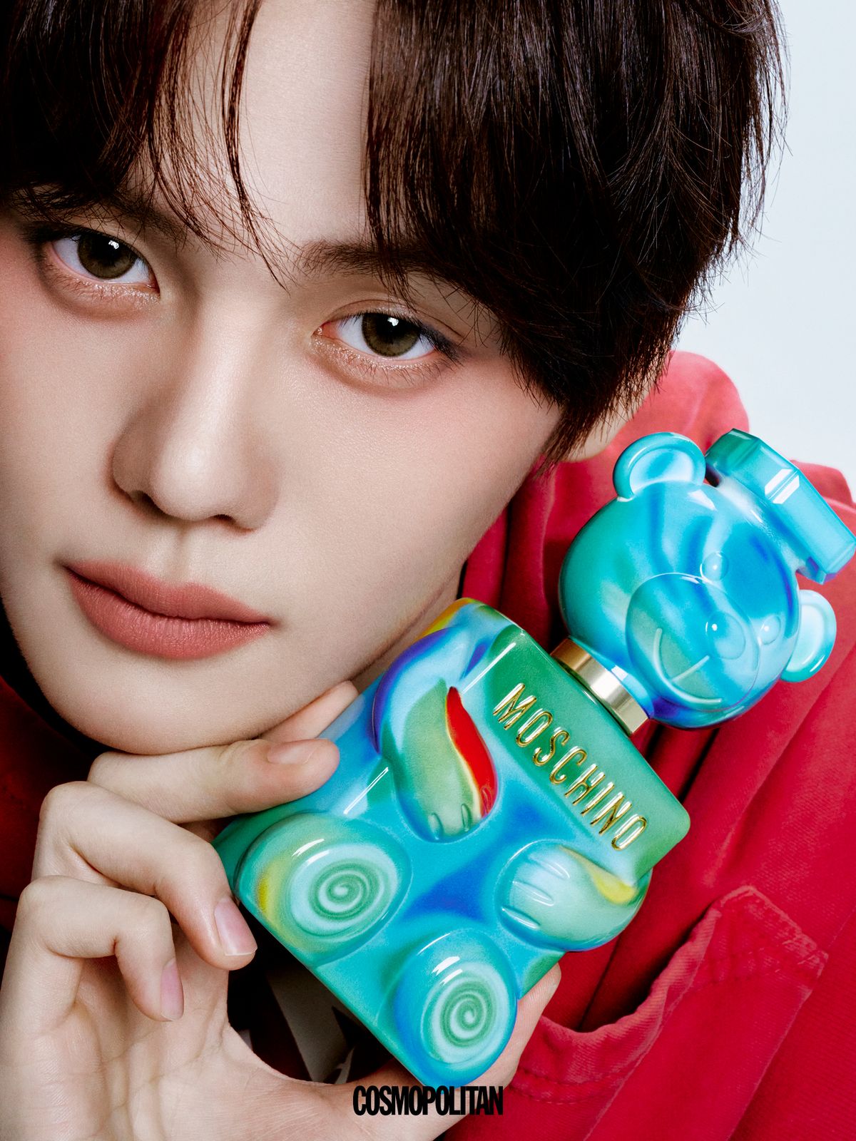 시트러스, 플로럴, 우디 노트의 토이 2 야미, 100ml 15만3천원 Moschino Beauty. 레드 후드는 Coach. 