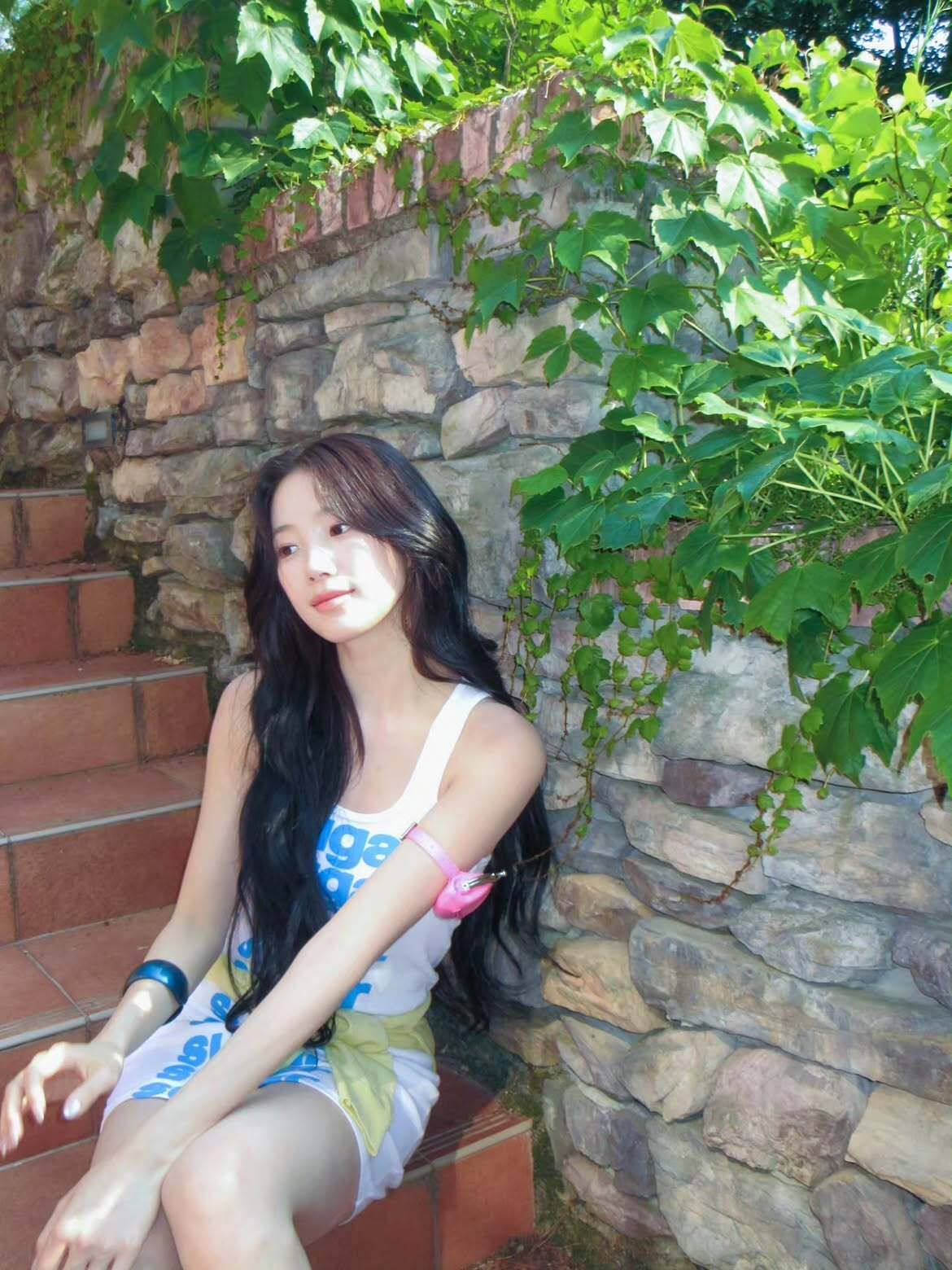 카즈하 미니 원피스 패션 | 인스타그램 @zuhazana