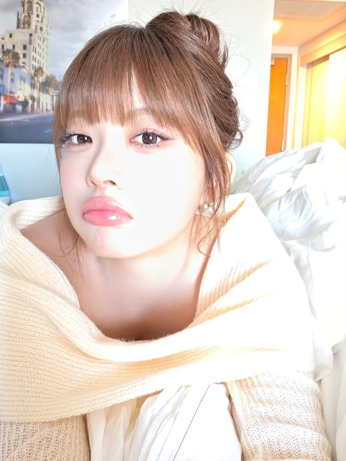 풀뱅의 발랄한 느낌을 한껏 살린 르세라핌 홍은채의 하이 번 스타일링 | 인스타그램 @hhh.e_c.v