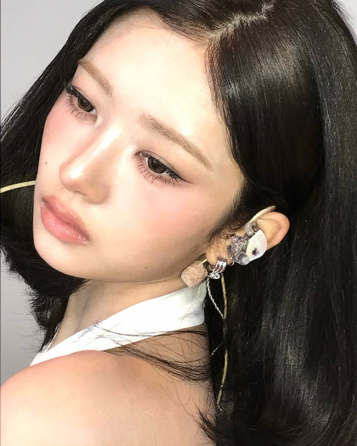 코끝과 입술에 자연스럽게 포인트를 준 레이 l 인스타그램 @reinyourheart