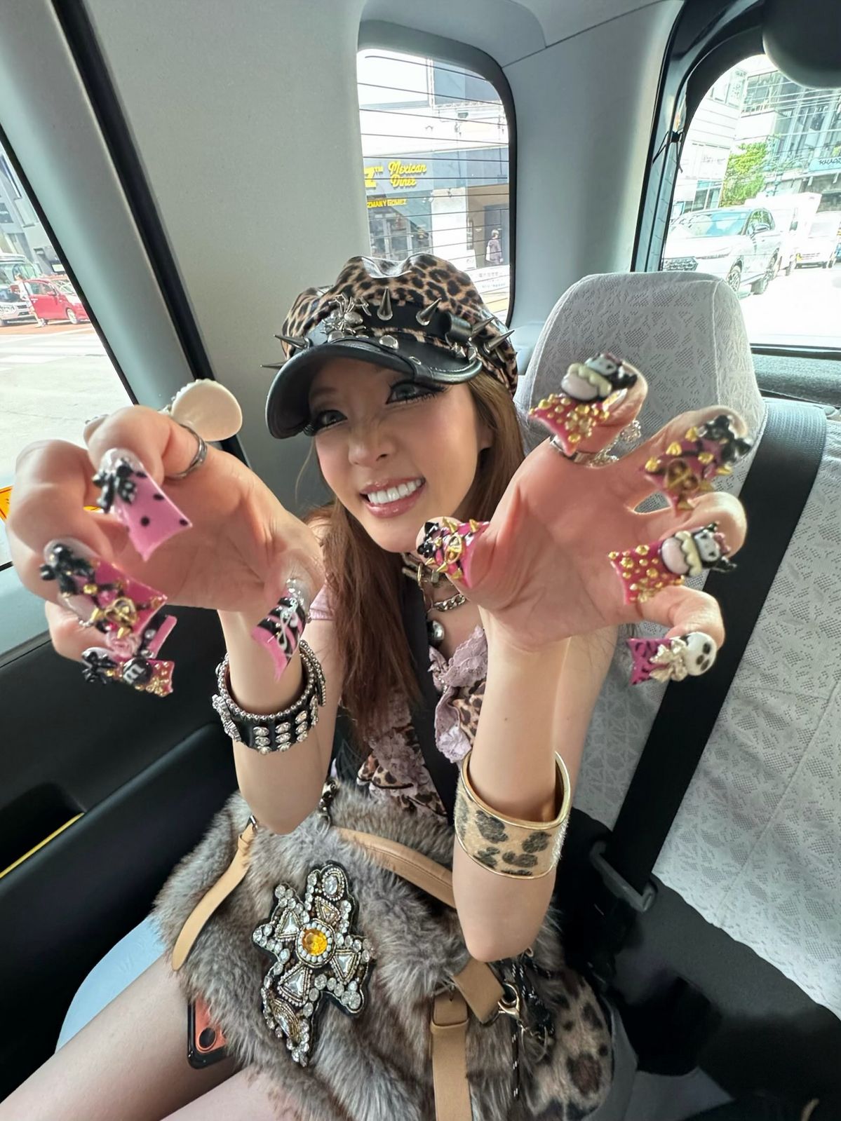 산다라 박 레오파드 패션 | 인스타그램 @daraxxi