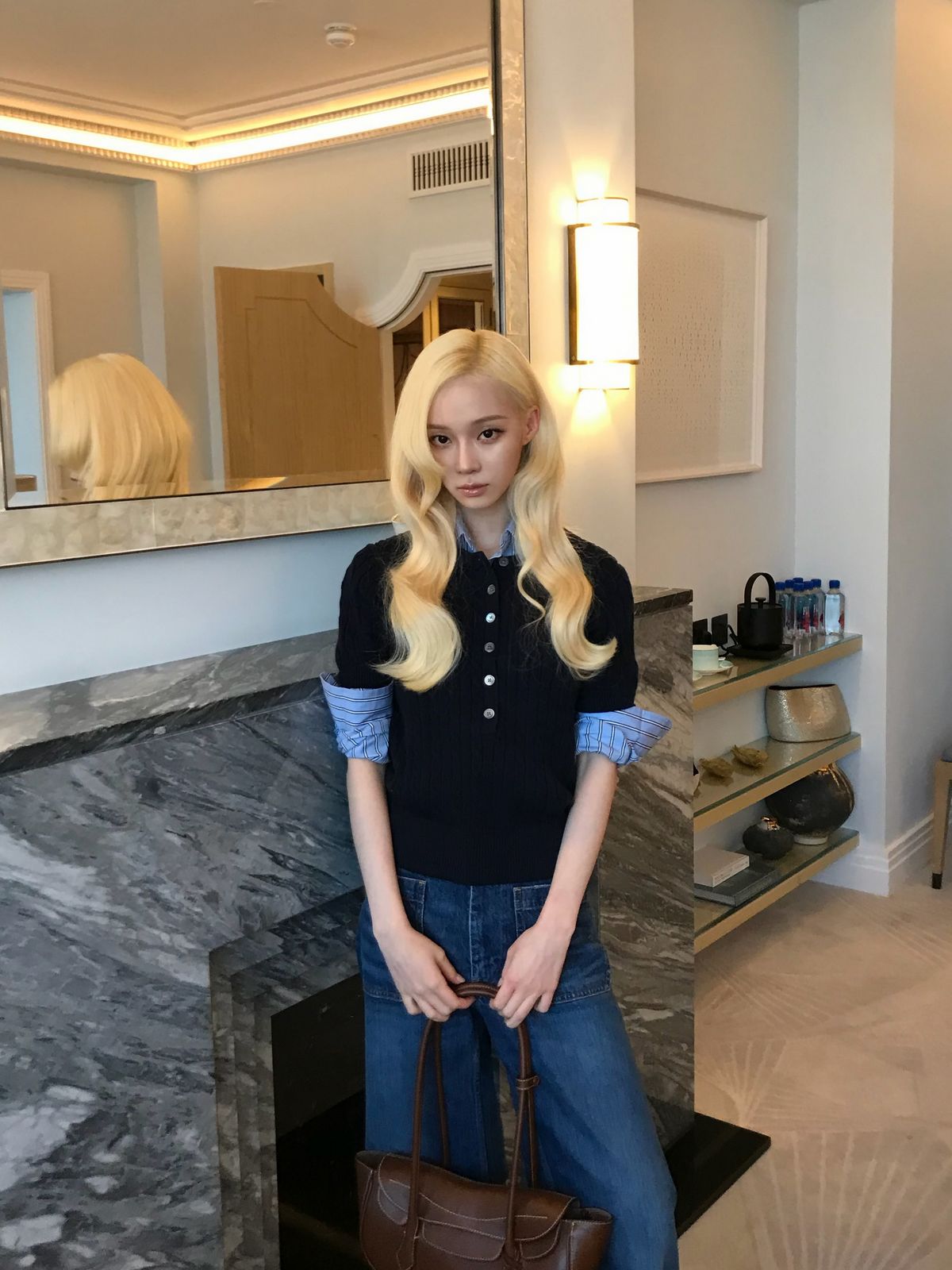 윈터의 굵은 펌 스타일. 인스타그램 @imwinter