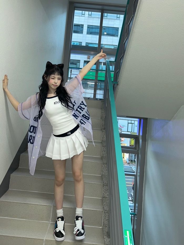 규진의 고양이 귀 헤어. 인스타그램 @nmixx_official