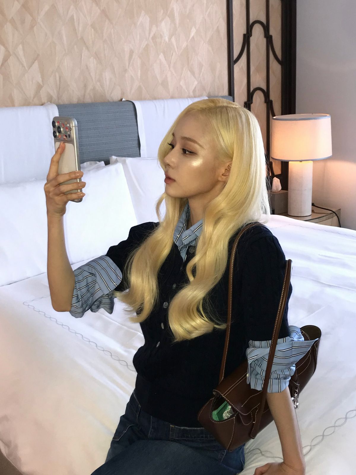 윈터의 굵은 펌 스타일. 인스타그램 @imwinter