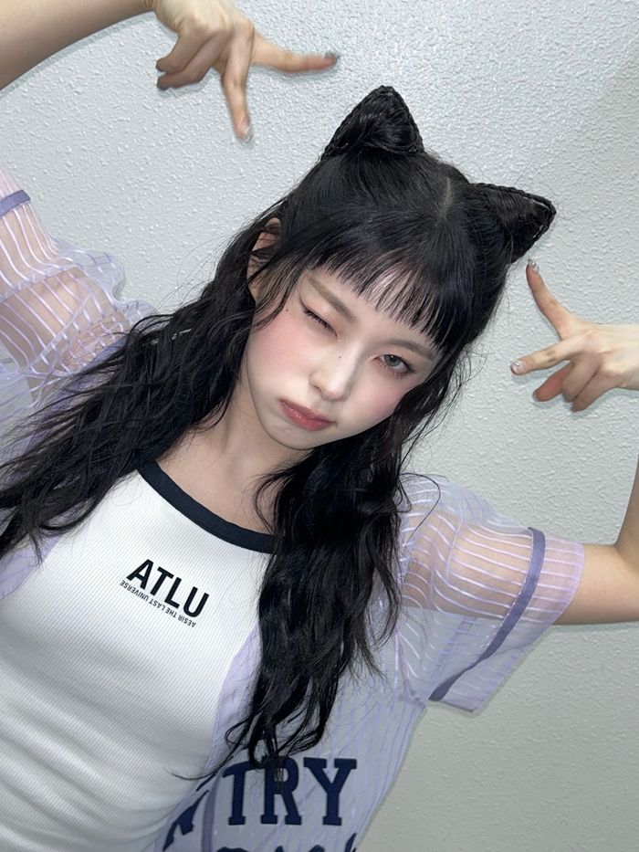 규진의 고양이 귀 헤어. 인스타그램 @nmixx_official